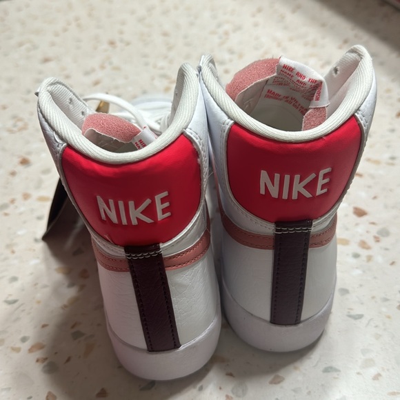 Nike women’s blazer mid 77’ size 7 - Picture 5 of 6